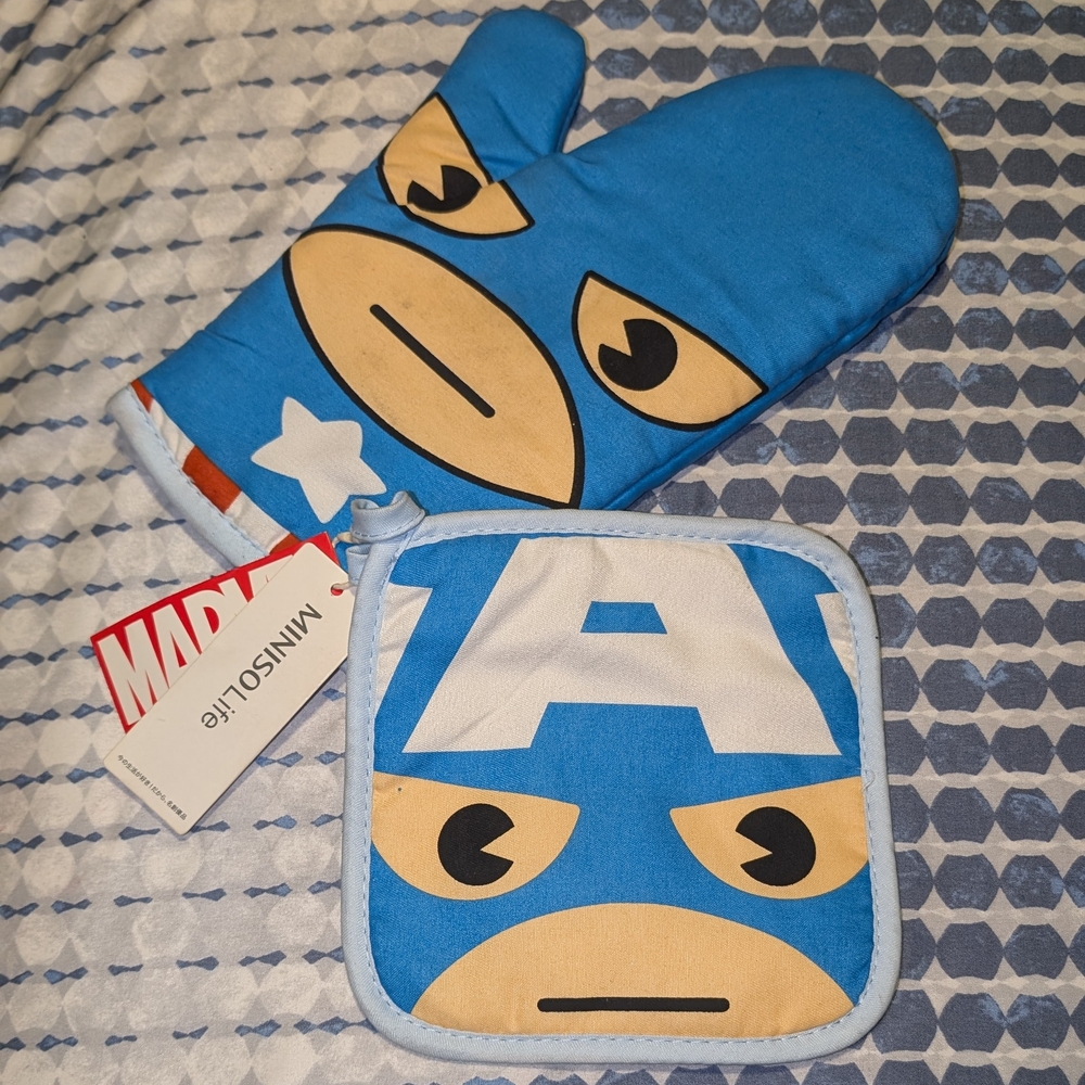 Captain America Oven Mitt & Pot Holder